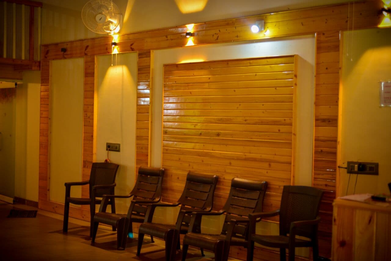 Lobby lounge seating at the retreat