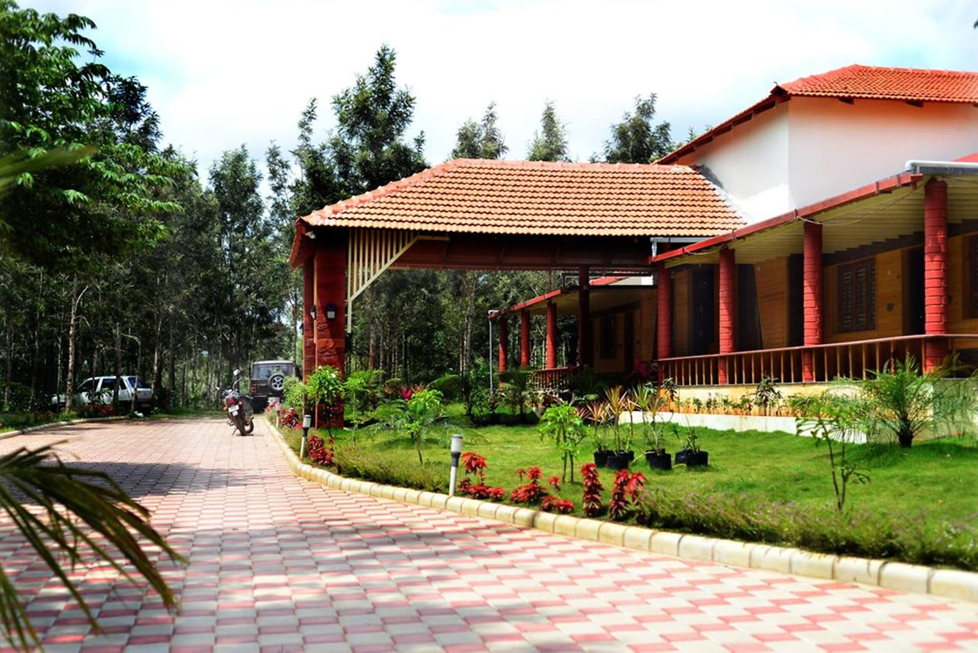 Landscaped driveway at the entrance to Waterview Holiday Retreat